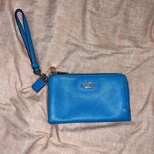 BLUE COACH WRISTLET WITH TWO POCKETS